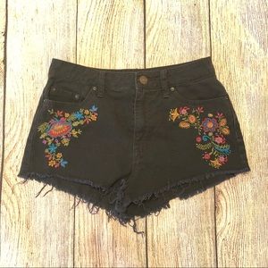 Floral embroidered shorts